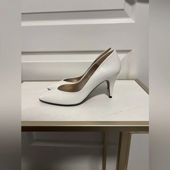 Vintage | Sevilla  Genuine Leather White Almond Toe Pumps | Size 6.5 - Picture 3 of 11